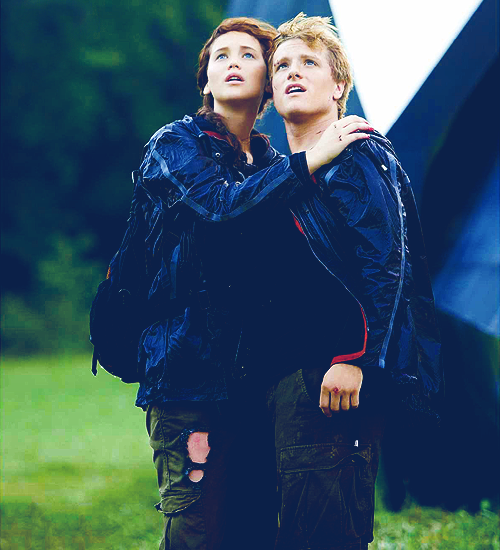 JoshiferNewsFR's tweet image. Together ? Together ! Okay ! One, two, three. ♥ #HungerGames #TeamPeeniss