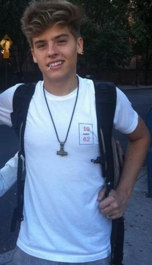UpstateChicas's tweet image. THEN LOOK AT DYLAN SPROUSE #hot #hot #hot