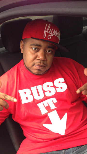 THAGUDDAMANN's tweet image. S/O MY NIGGA @TWISTAGMG ROCKING DAT #BUSSITDOWN SHIRT...#SUPPORTIN HIS ARTIST TURN UP....GMC/GMG ENT..KNOW DAT UGGGHHHH