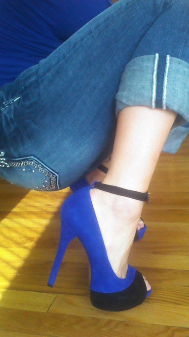 In a typical female way, I say, I LOVE shoes! These ones are one of my favorites!  Christmas is coming<a href="/tag/hcotw"class="tags"><span>#hcotw</span></a>