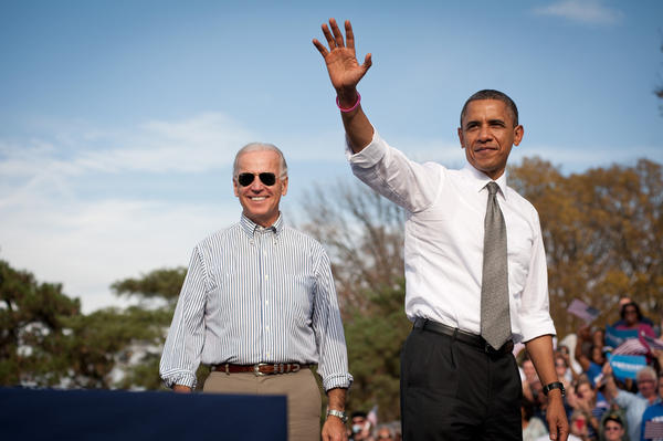 JoeBiden's tweet photo. RT if you’re on #TeamObamaBiden: http://t.co/6vZjAHHh