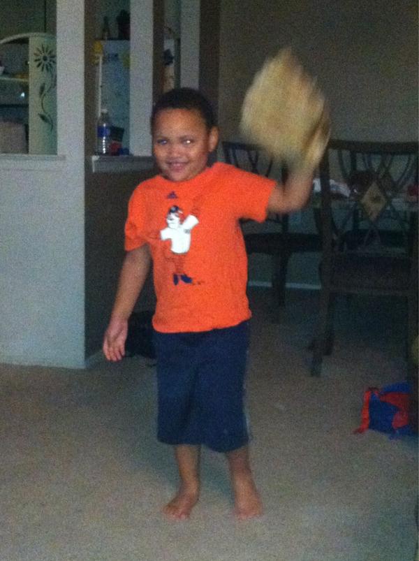 Melissflow's tweet photo. @tigers #GloveSpike http://t.co/A8eX68z1