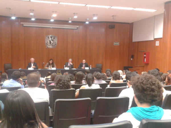 Comienza la participación de Dr. Javier Romero.