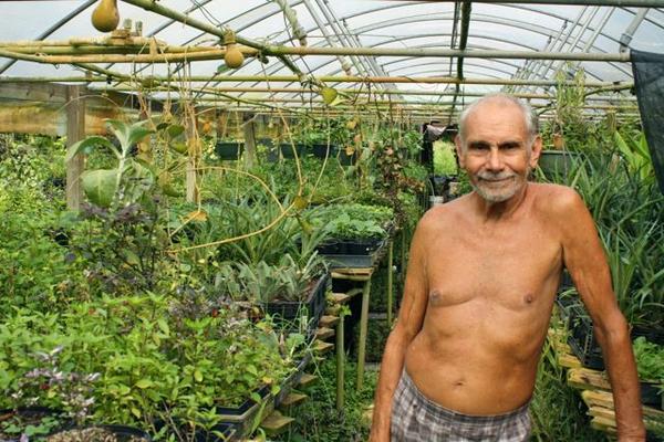 I'm blogging again! Farmer John, an interesting character I met in Florida: is.gd/farmerjohn #travel #photography