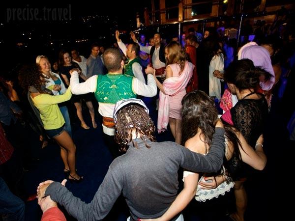 AnzacTours's tweet photo. Istanbul Orient House Restaurant &amp; Dinner and Show by Night -Have a fun time. http://t.co/9WncxOtZ http://t.co/lEbZKvGx