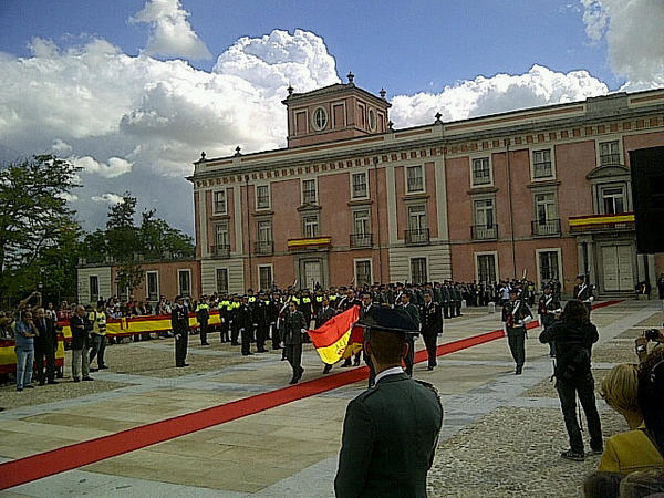 Pa_Alonso's tweet image. Nuestro Palacio engalanado con nuestra bandera mientras suena nuestro himno. #Boadilla