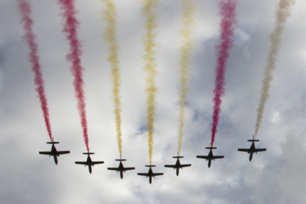 El fum del setè avió ¿no hauria de ser vermell? Què està passant a Espanya?