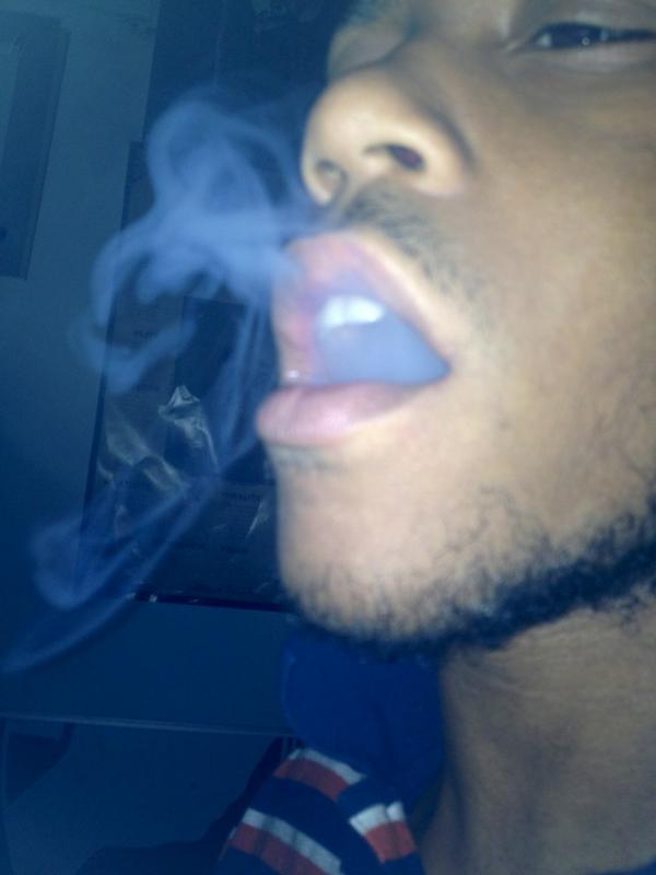 LondonLewis69's tweet photo. 🔥💨💨 http://t.co/WoxT8BZP