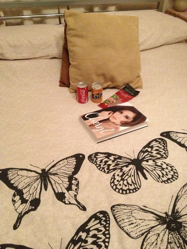missjgould's tweet image. I no wot I'm doin tonite!!! #cleanbedsheets #chill