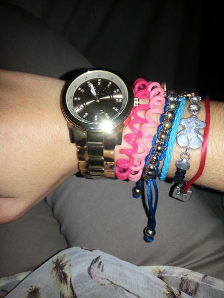 MariaIsabelgc9's tweet image. Hoy si que si, voy a estrenas mi reloj nuevo qe me regalaron mi #wuid@s :))