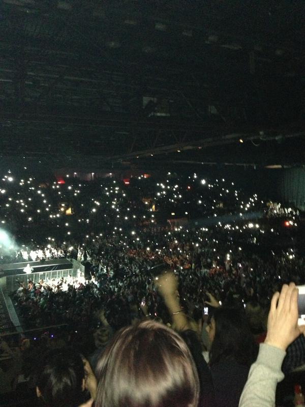 LauraCroot's tweet photo. #AMillionLightsTour a @CherylCole @TinchyStryder http://t.co/vMzz6Kad
