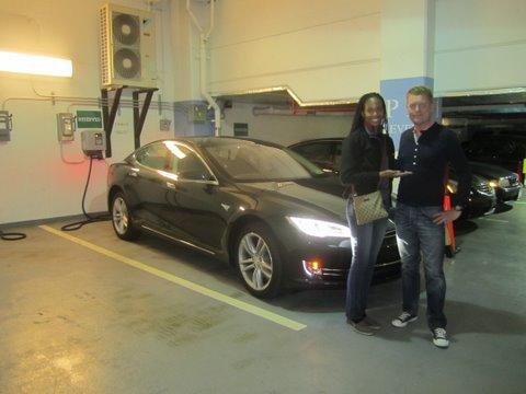 gisligislason's tweet photo. At last I got to test drive the Tesla Model S. I am probably the first Icelander to drive the Model S http://t.co/xQetQT86