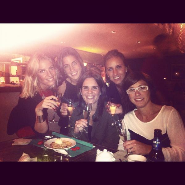 agusdiber's tweet photo. Per molts anys @marta_folch !!! Linda cenita amb les nenes!!! @m8rt8 @gemma_busquets #maldivas2013 http://t.co/Hd4Es6iv