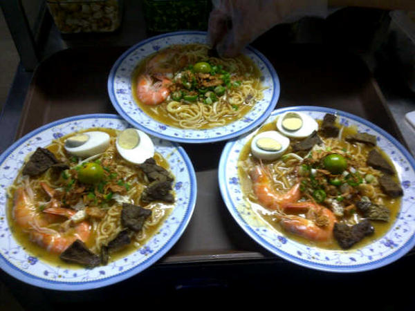 @WforWonderwoman datanglah ke Rasta TTDI menikmati Mee Rebus Datuk Aziz Sattar. Pilihan ramai selebriti!