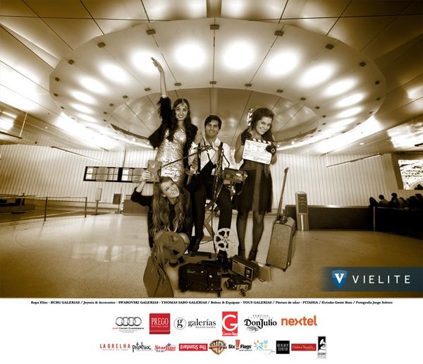 VIELITE's tweet photo. ¡Apoya a @MarianaBerlanga dale RT o FAV a su foto para que se vaya a @discoverLA! #ExperienciaVIELITE #GoPrego #FINAL http://t.co/k0hwpi0B