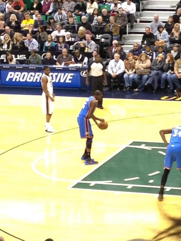 BMoDos3's tweet image. Durant shooting two with @BallinBrandley #Durantula #scoringchamp #row19
