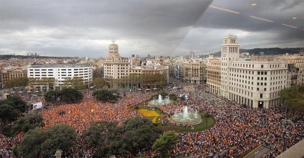 Parte de la ciudadana catalana reclama la independencia de Espaa A5E-NlKCMAA2lgt