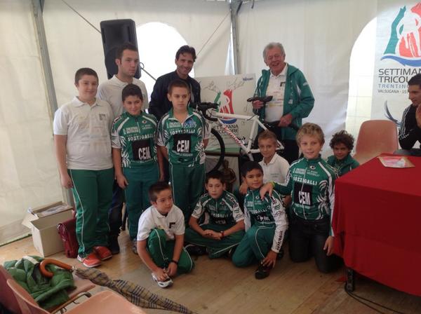 Il trentino <a href="/superBerto71/">Bertolini Alessandro</a> consegna le nuove bici alla sc Sozzigalli!
