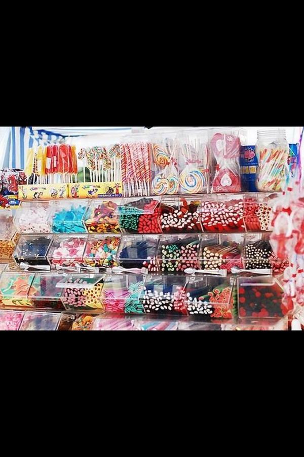MeidenTweetsXXL's tweet photo. RT als je al dit snoep wilt http://t.co/Qybq5rws