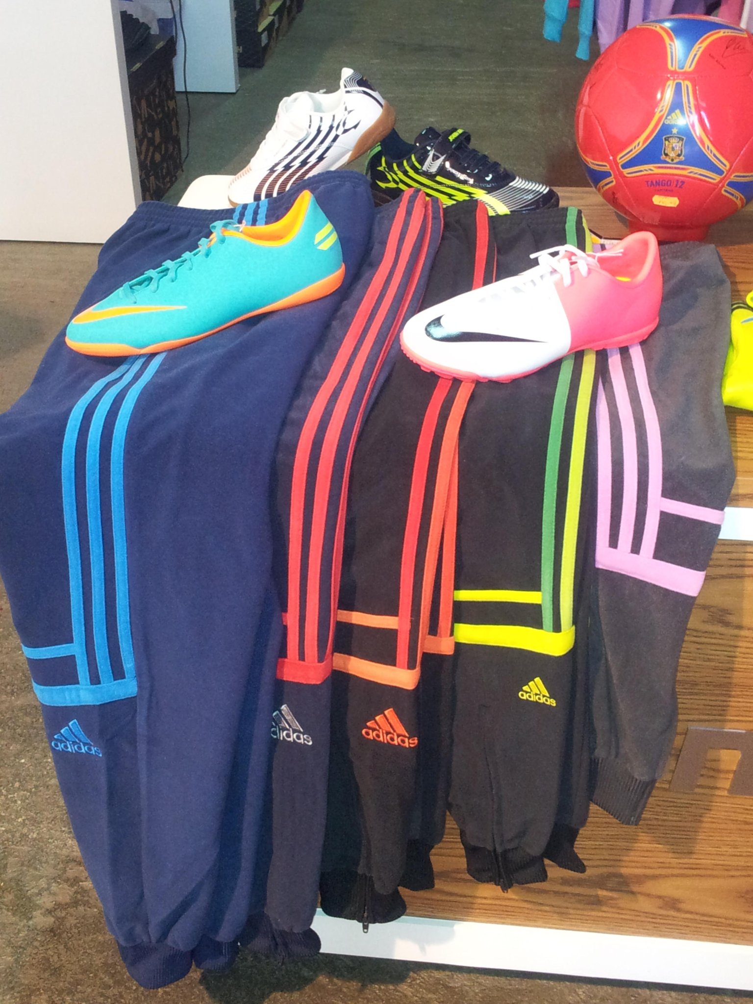 pantalon adidas challenger