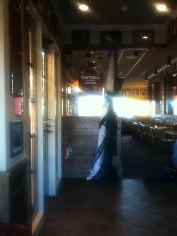 TheBeetlesBand's tweet photo. Steve and Caleb are performing at the 85/87 @applebees. Hope to see you peeps there. http://t.co/Z5u1Yz82