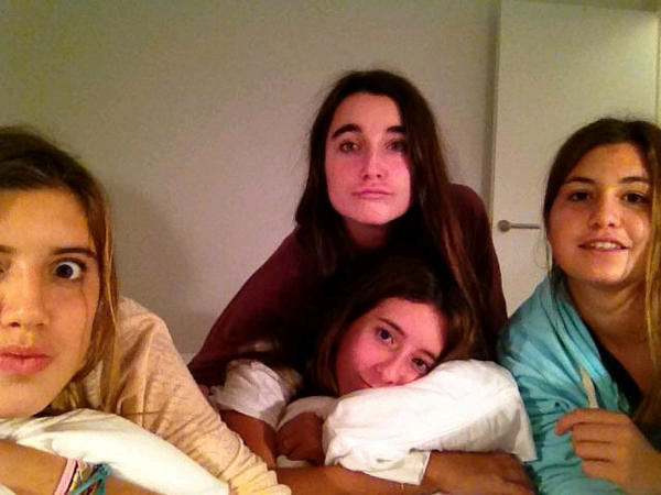 crisros26's tweet photo. Siesta time @ElsaSallent @claudurany @patisee http://t.co/Lc9JaHWe