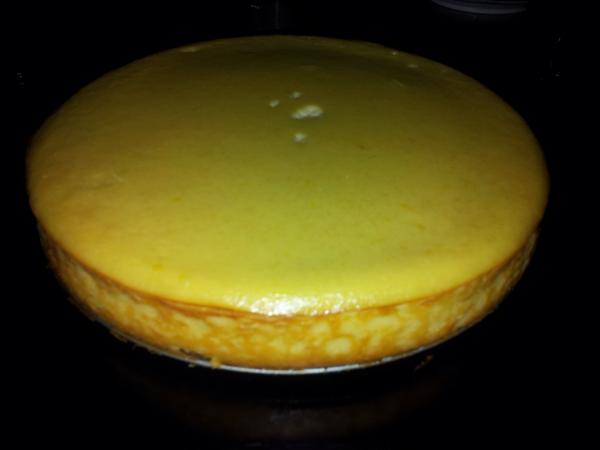 pietervanderuit's tweet photo. Limoncello taart gebakken..... http://t.co/VfNmFPc1