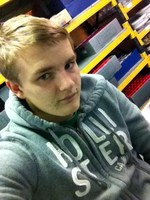 owenrj1234's tweet image. At work freezing cold so I put my hoodie in the tumble dryer all nice and warm now :D #coldtowarm