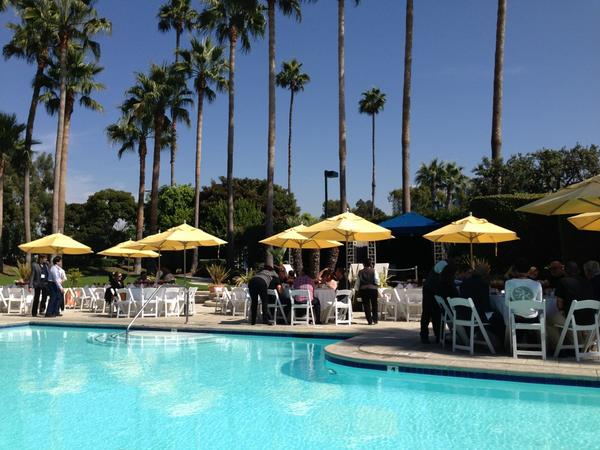 DigitalLA's tweet image. Lunch pool side for the VES visual effects Summit w speakers from @DisneyPixar @DigitalDomainDD etc. #VESsummit