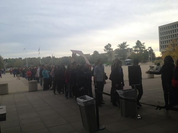 WarrenStaff's tweet photo. Huge line at UMass Amherst to hear Zach Braff talk about why MA needs to elect @elizabethforma! #masen http://t.co/iiLWn0re