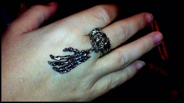 TheGeekSpeak's tweet photo. Hand Shake Ring by Charming GEEKS 'n GOTHS http://t.co/VkIgcQHE http://t.co/D4hxF0aE #echograph #cinemagraph http://t.co/DqKE4rpO