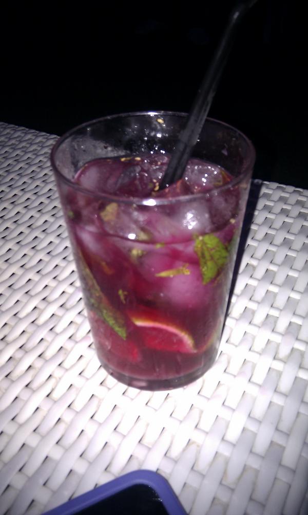 luiscuestacano's tweet photo. "@lgzamora89: Al rico mojito!!!! @luiscuestacano te quiero cielillo mio!!! http://t.co/bC7dr7qL" :)