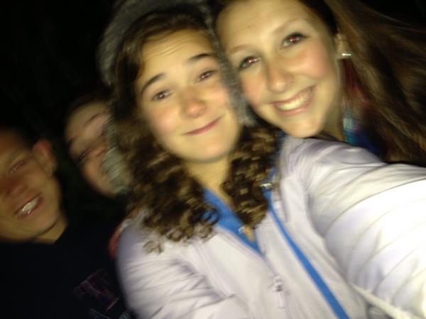 jillianf00's tweet image. Fall shenanigans with the best :) @bossybrunette_ @SkatesAlexandra #falltimefun