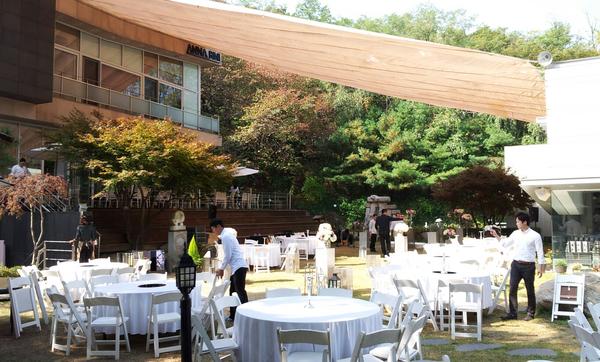 금일 웨딩으로 인하여 오후6시부터 레스토랑과 까페를 이용하실수 있습니다 
찾아주신 고객님들께 불편을 드려 죄송합니다