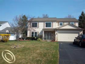 TeamVisionSells's tweet image. 1358BishopsTerraceWixom,MI-4Bed-3Bath-2CarAtt-FinishBasement-2082SqFt-StoneFireplace-MasterAddition-$174000| TeamVision