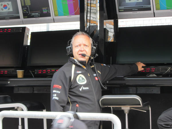 #PitCrew360 <a href="/Lotus_F1Team/">Lotus F1 Team</a> Team Manager Paul Seaby: Okay crew, time for some pit stop practice. #YeongamStyle