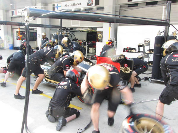 #PitCrew360 Wheel goes on... #YeongamStyle