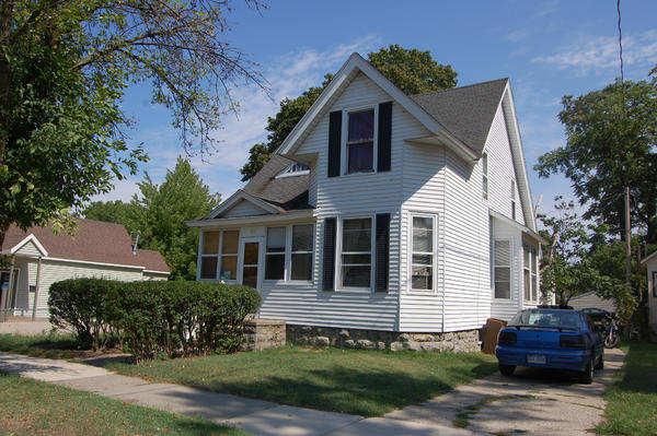 bradditmar's tweet photo. Hope College rental at 321 Central Ave...Will be renovated and available in the spring! http://t.co/Yh8fkY2V