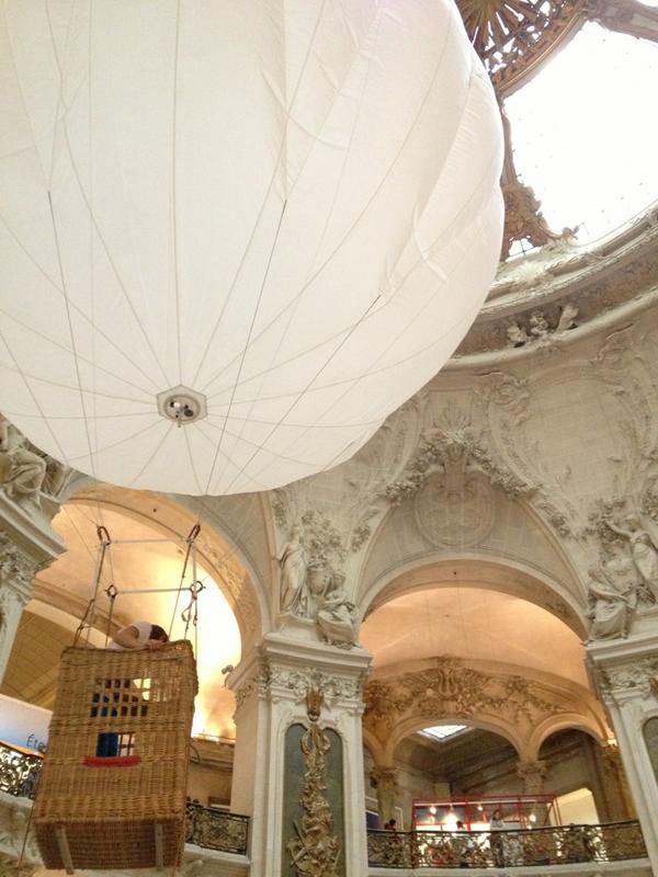 palaisdecouvert's tweet photo. Une nacelle qui emporte un #enfant de 35 kg dans le airs, c'est au #PalaisDeLaDecouverte #FeteDeLaScience #fds2012 http://t.co/7Qc8l1Sn