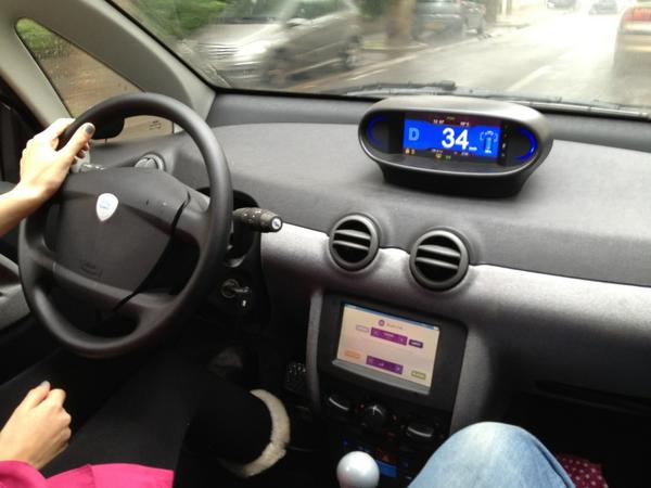 Bubugrosgaz's tweet photo. Premier test d autolib! Ça soude http://t.co/gQqPbuze