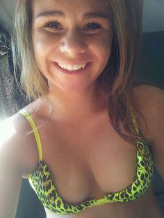Macdrizzledat's tweet photo. First girl! Sexy, but lets see those tits please #neonbra http://t.co/67iPrUMS