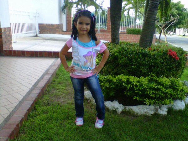Dianip's tweet photo. Mi hija Hermosa se me creció. Hacen 5 años conocí el verdadero Amor http://t.co/WaKbkKim