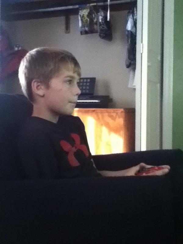 dunebug043's tweet image. never becom addicted to video games like he is :)  
    :P