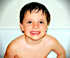 JoshRHutcher's tweet photo. Little Joshy in the tub 🛁 http://t.co/D7F05XJ5