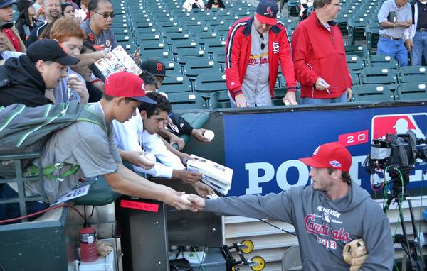 Kenny_Wallace's tweet photo. U know your famous when opposing team wants autograph from @dfreese23.......  RT#12in12 http://t.co/O4sff6Vd"