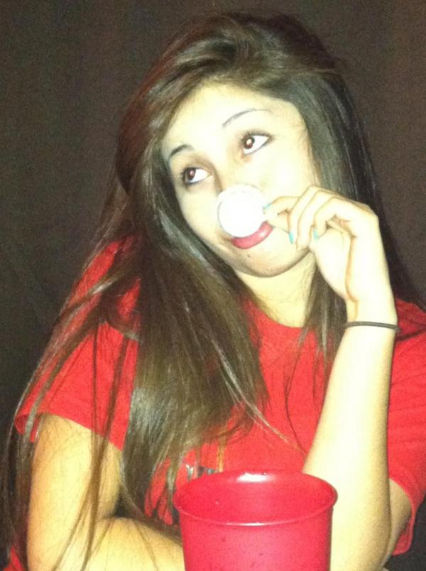 lizzieloveee_'s tweet image. my teaacup ... #drink #up #twofresh . ...