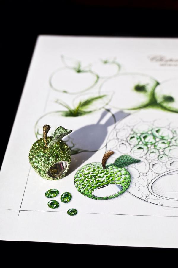 MarioZucchelli's tweet photo. Chopard Apple ring http://t.co/W1ujHDd2