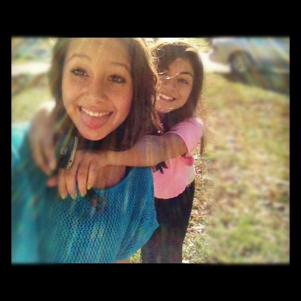 aleahbarrientes's tweet photo. Words can't explain how much I love her. http://t.co/vnBJ1cV3