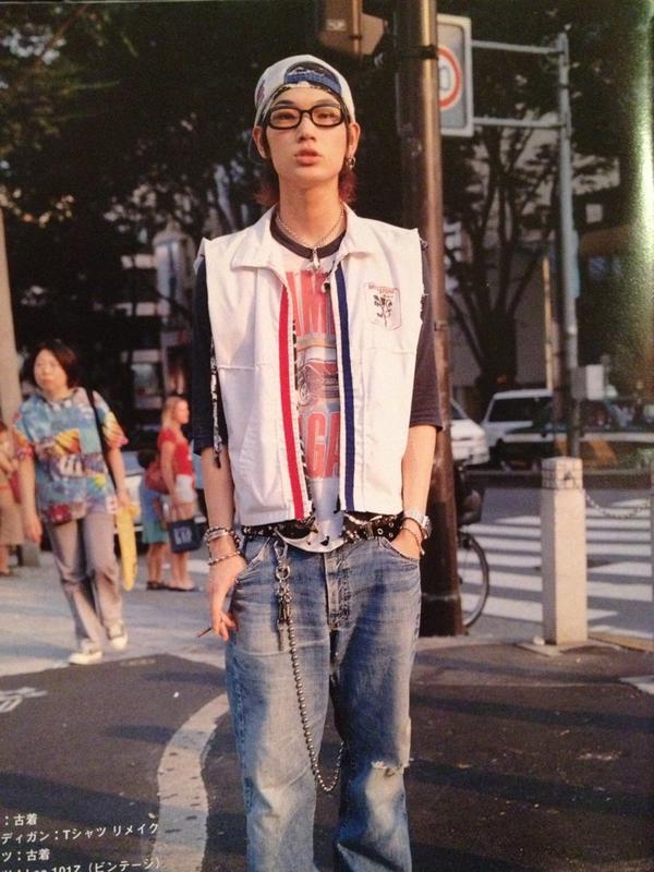 FRUiTS フルーツ 2001年　No.52 原宿 平成y2k 綾野剛 FRUiTS No.52 希少 廃盤 デビュー前 綾野剛 - メルカリ