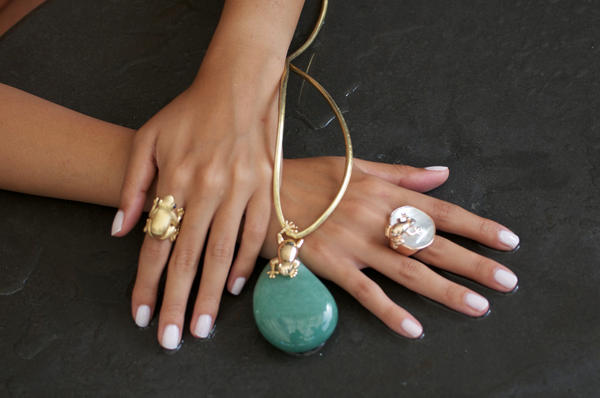 JoyeriaCoolook's tweet image. Algo #Estapasando con las ranitas de Coolook Será que dan suerte?  @Trend_is @coachingkey @CarlosArnelas @tfhblog